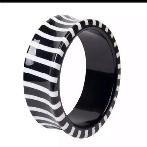Black and white striped bracelet - NEW
